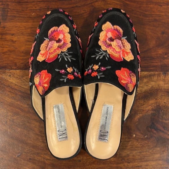 Black flats. Floral embroidery. Adorable mules by INC in Women’s Size 6. New. 🌺 - Picture 3 of 11